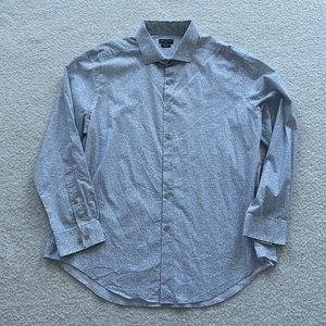 Van Heusen button down dress shirt, Size XL 17.5 32/33